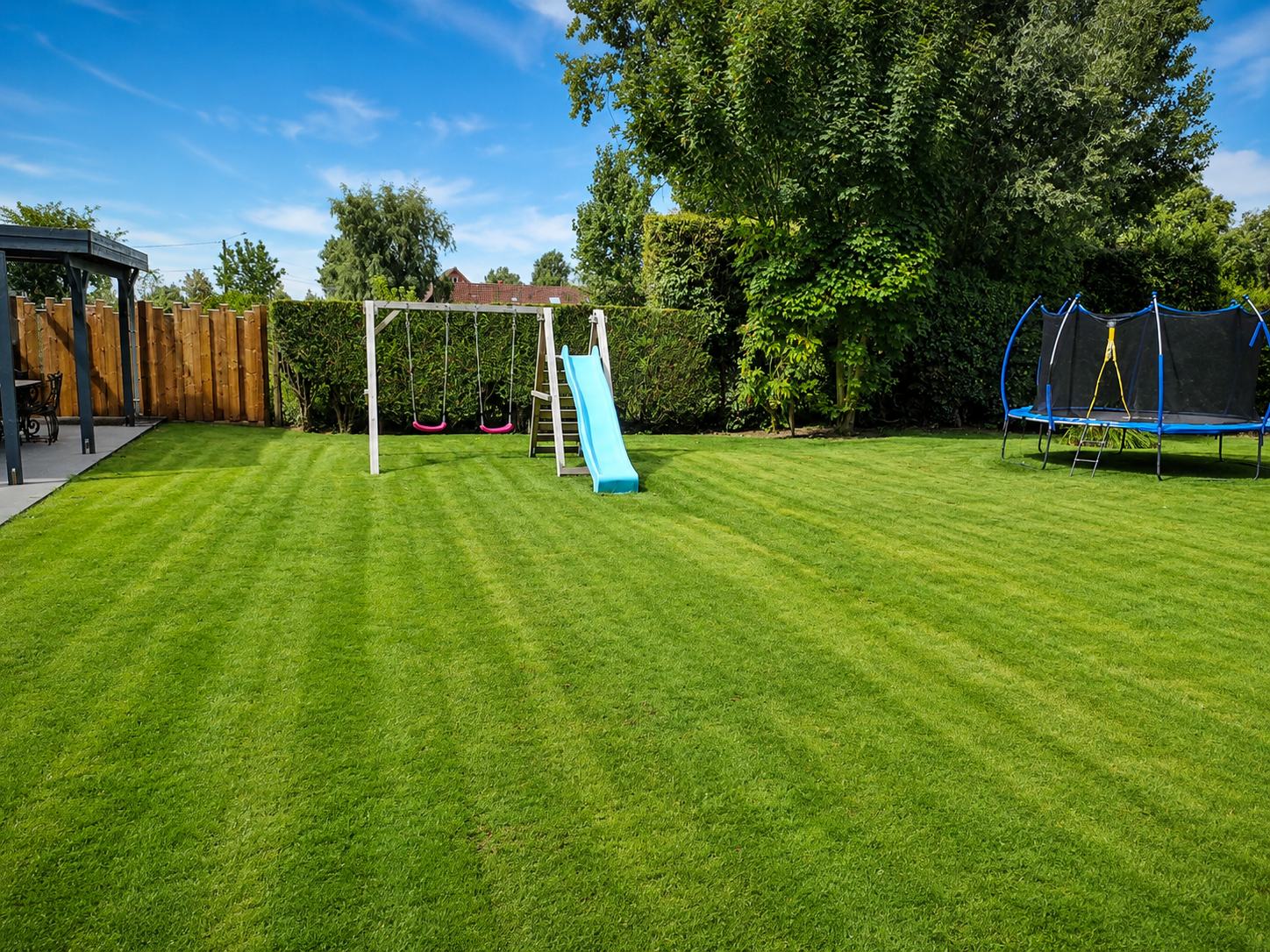 Trampoline dans le jardin